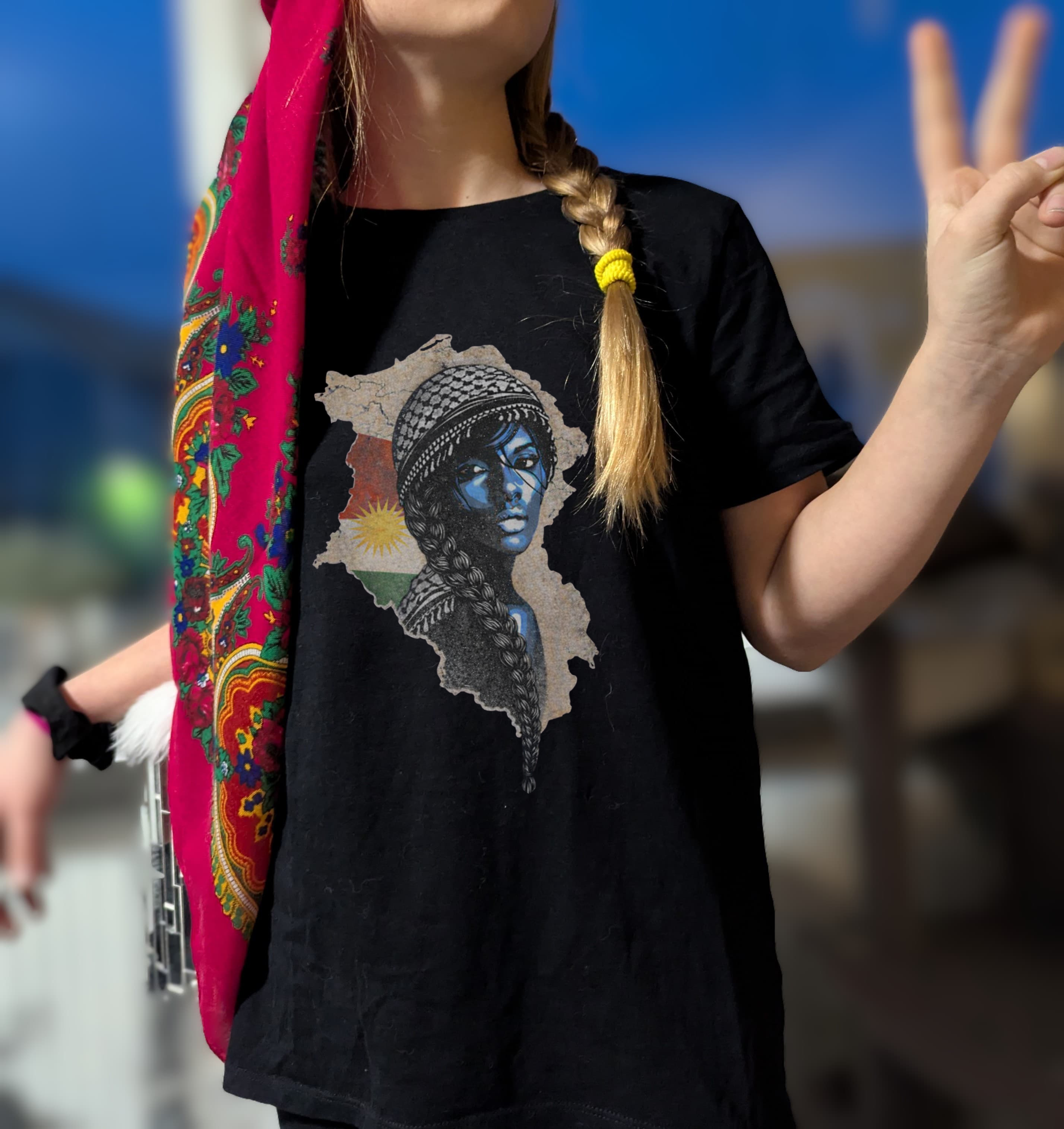 T-Shirt - Kurdish Jin